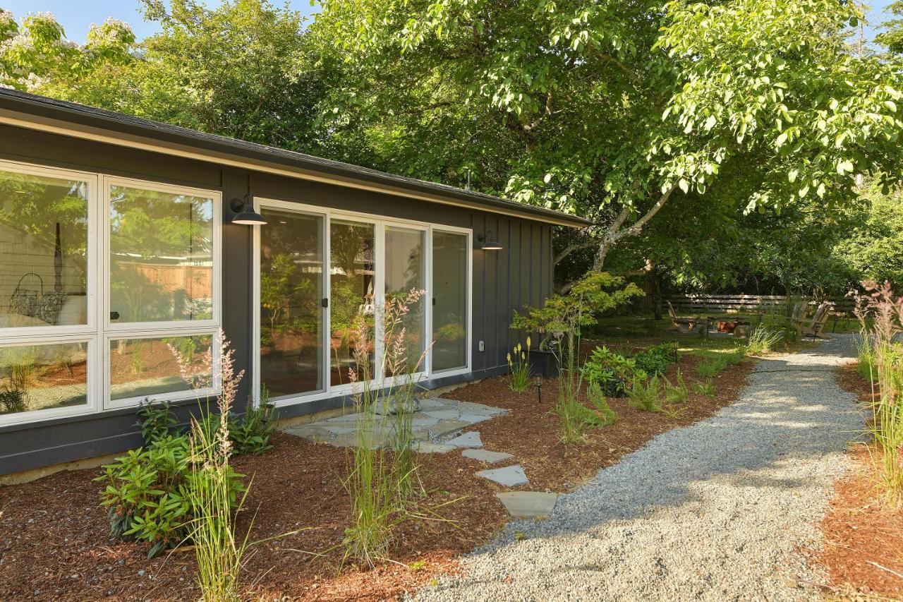 The Bayside Cottage North Saanich Eksteriør billede