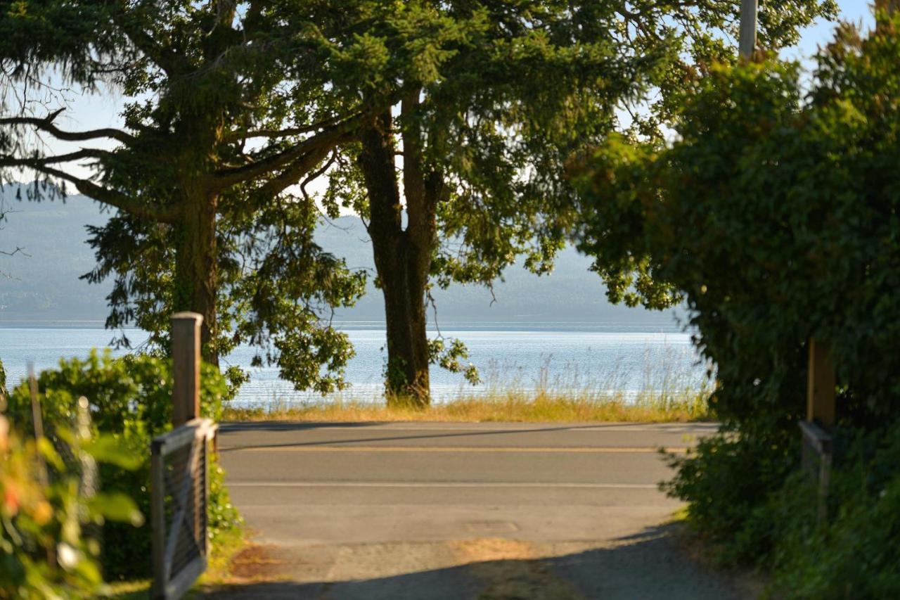 The Bayside Cottage North Saanich Eksteriør billede
